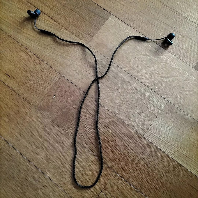 Loop Quiet 2 earplugs attached with Loop Link cord